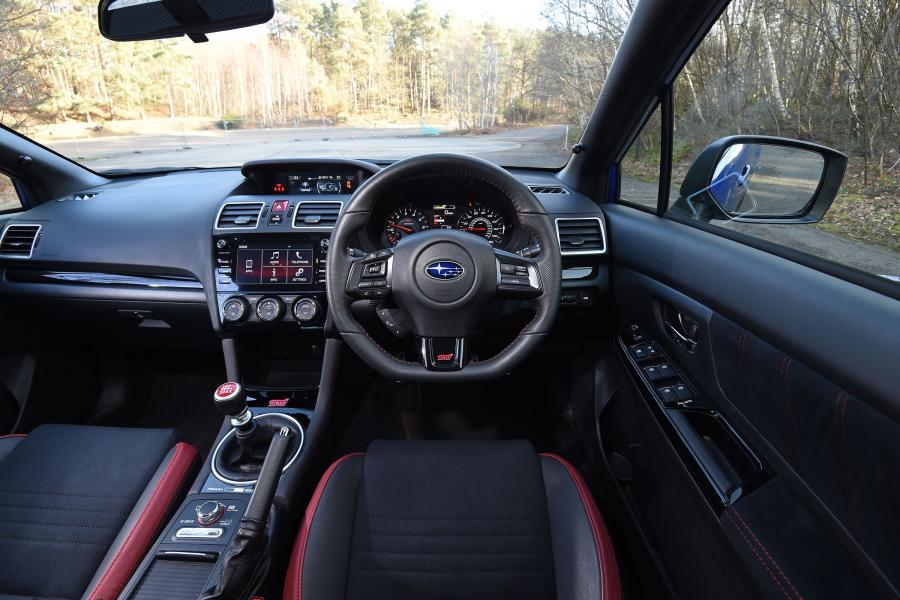 Торпедо Subaru WRX STI Final Edition 2018 года  (UK) (фото 11 из 14)
